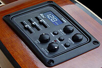Preamp mit 3-Band EQ und integrierter Rhythm-Box und chromatischem LCD-Tuner. 80 Rhythmen, 10 Metronome, regelbar in …... Belcat D-Box Preamp/Rhythm Box